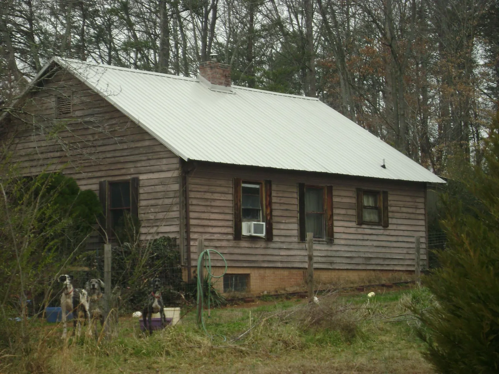 White metal roof on an old wood sided farmhouse, from a Metal Roof Installation job in Brazil